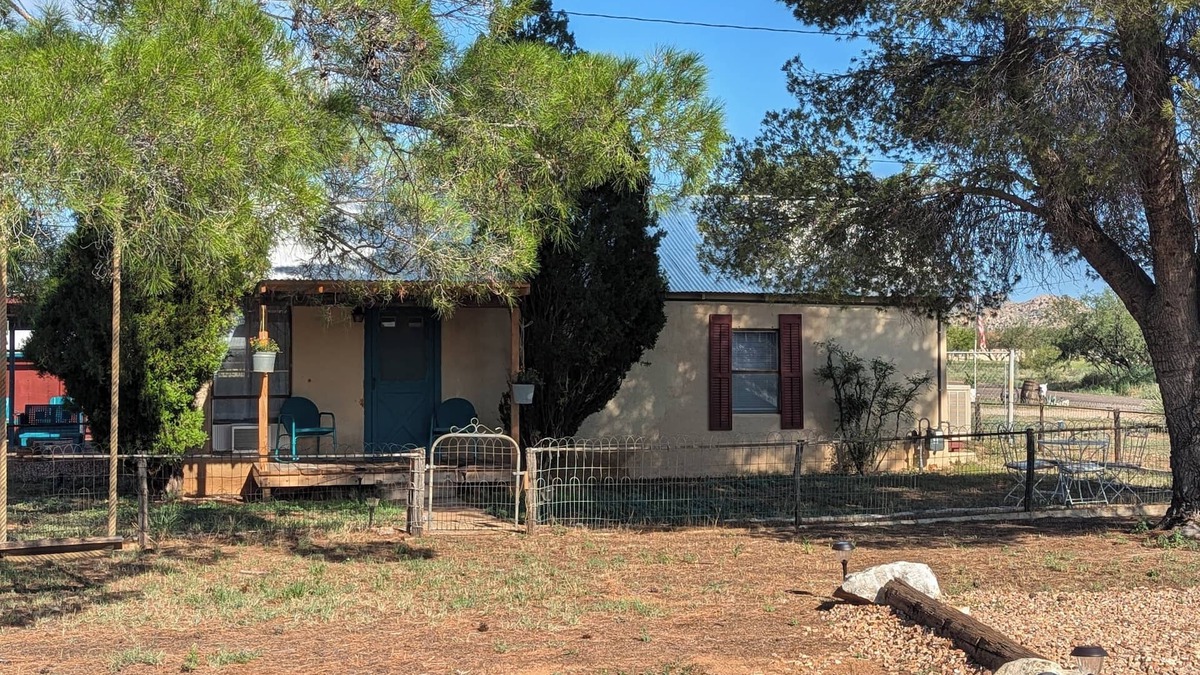 Dragoon House | 3 bedroom, unique vintage private house with beautiful, peaceful mountain views