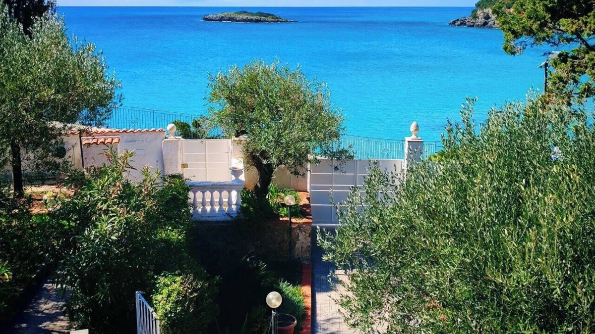 Marina Di Camerota Villa | 3-bedroom villa in fabulous Marina di Camerota with WiFi, AC