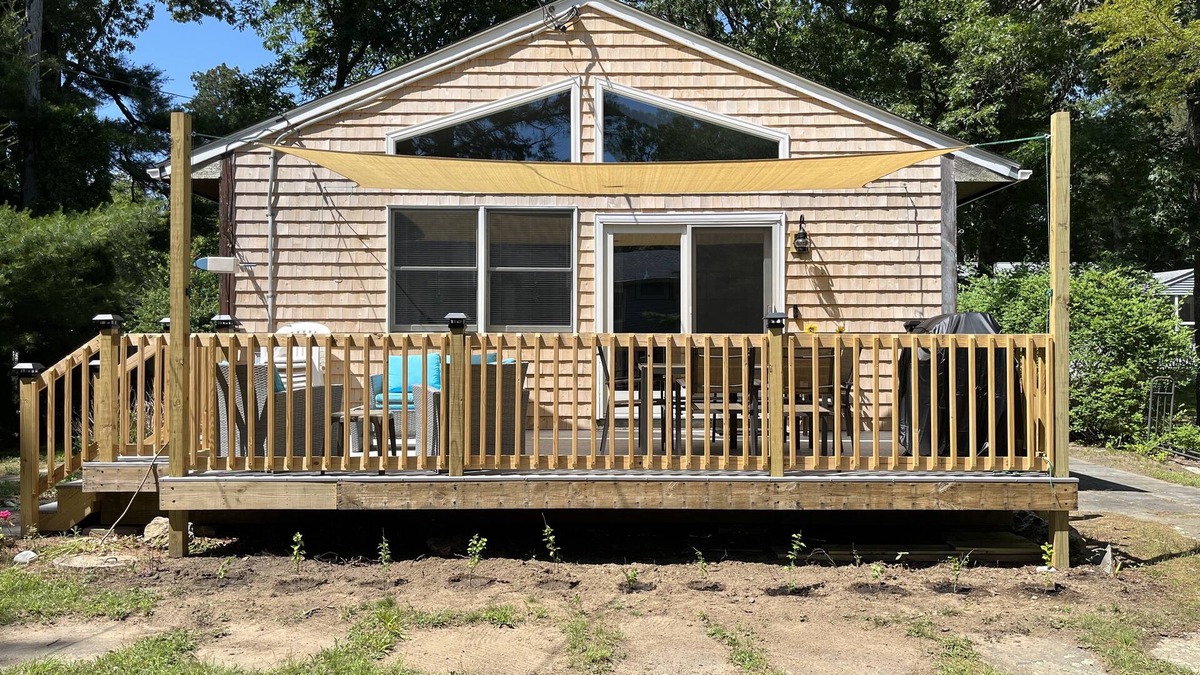 Kenyon House | 3-bedroom vacation home 5 minutes from the beach with beach parking