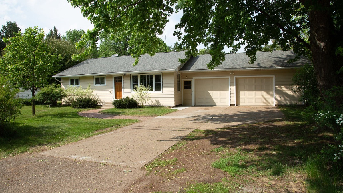 Lake Wissota House | 3 Bedroom Vacation Rental