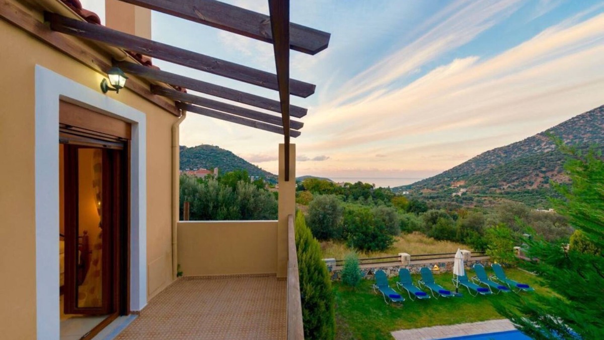 Bali Villa | 3-bedroom villa for 10 persons with private pool WiFi, AC, and yard