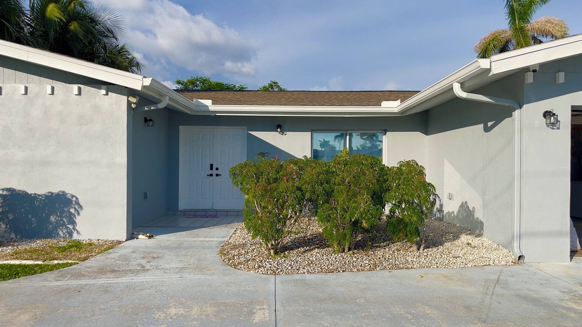 Caloosahatchee Villa | 3-bedroom villa in pleasant Cape Coral. Direct Gulf Access