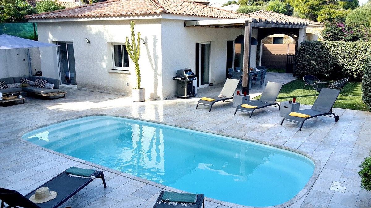 Marine de Saint Ambroggio Villa | 3 bedroom villa - modern - air-conditioned with swimming pool