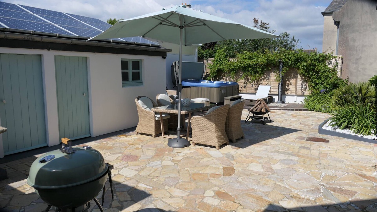 Morgat Villa | 3 bedroom villa, spa, Morgat center, beaches, restaurants and shops on foot