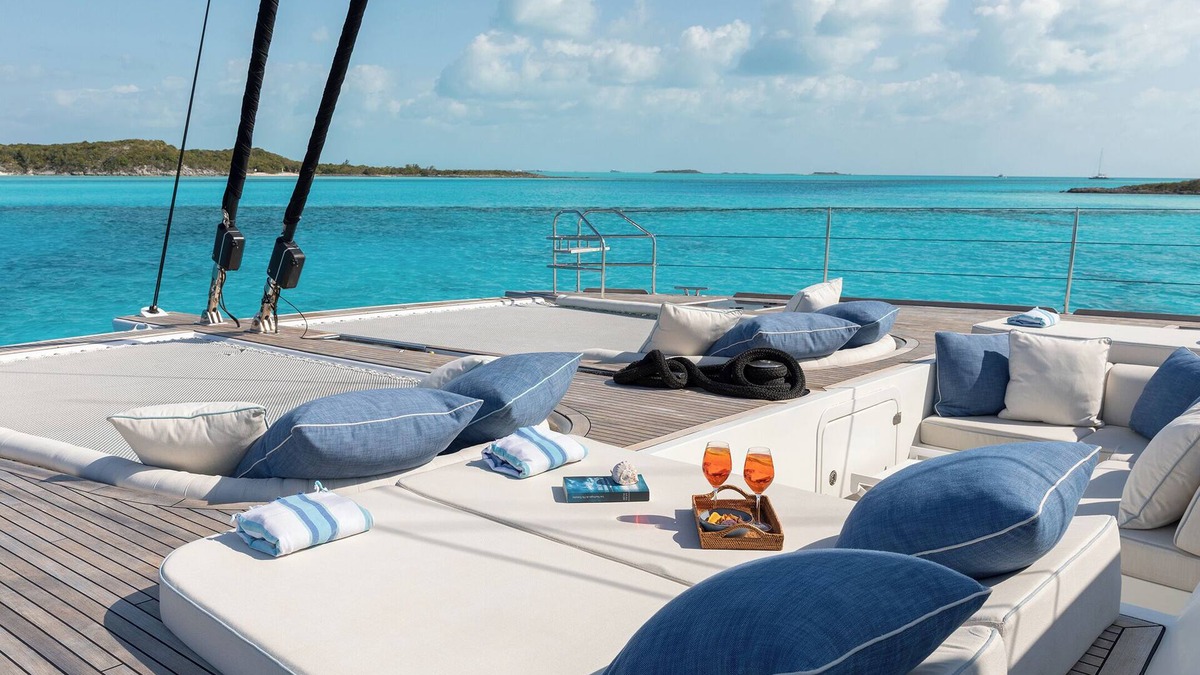 Tar Bay Boat Rental | 3-bedroom yacht in lovely Exuma with AC