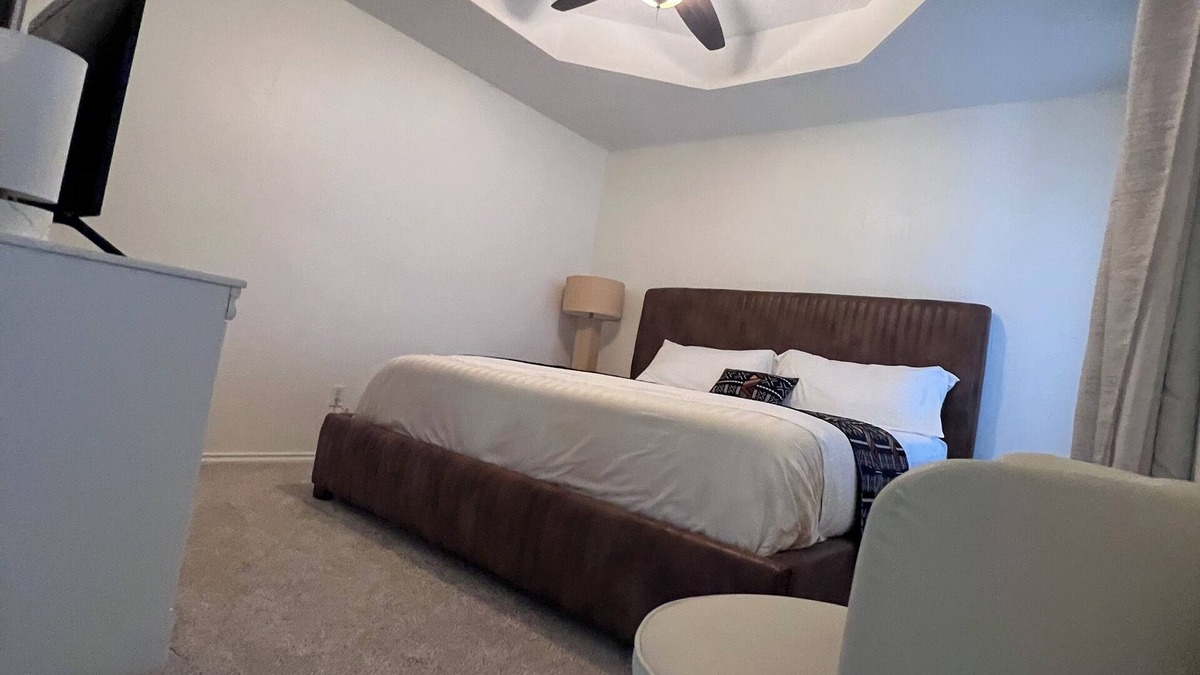 Lubbock House | 3-bedrooms 2 bathrooms, living room , patio house in pleasant Lubbock with AC