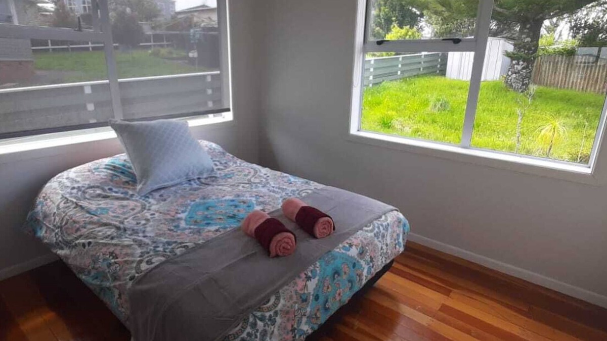 Pakuranga House | 3 Bedrooms house + Professional Gym access - close to Shopping Centre and Bus