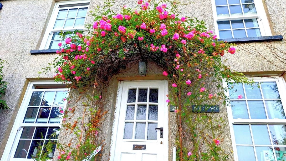 Aberdovey House | 3 bedrooms sleeps 5 NEXT TO Penhelig Beach WOW VIEWS