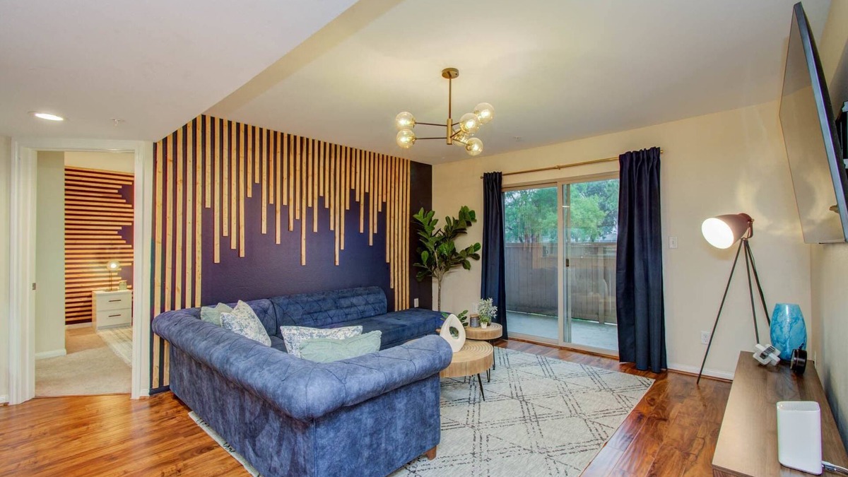South Main Apartment | 3 Bedrooms, Spacious Central Condo w Pool