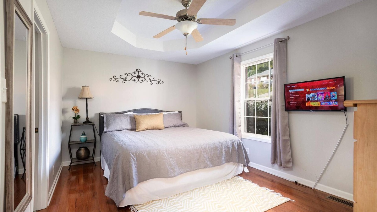Clarksville House | ✔3 Beds ✔2 Baths✔6 Miles to Post ✔ King ♚ Bed