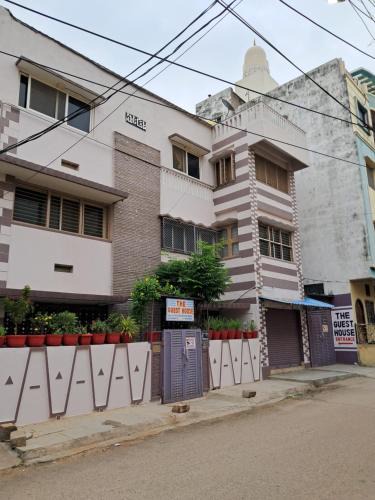 Hyderabad Apartment | 3 BHK Non-AC for 4 to 10 Guests for Families