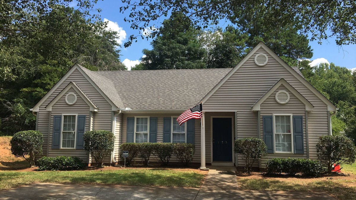 Central House | 3 BR 2 BA Home Conveniently Located 4 Miles from Clemson Campus