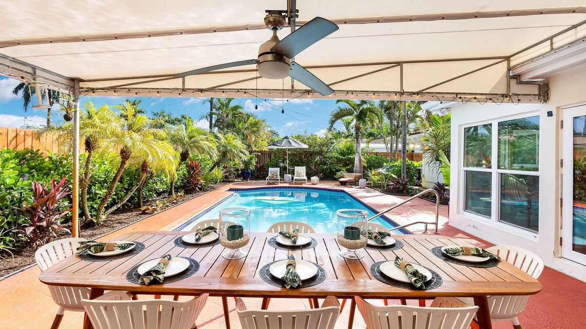 Central Corals House | 3 Br home, Clean, Close to Beach, Relaxing Vibe