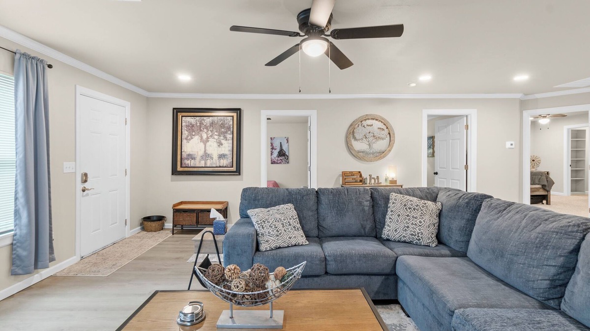 Glenpool House | 3 BR house on the historic black and gold park with splash pad in back yard a