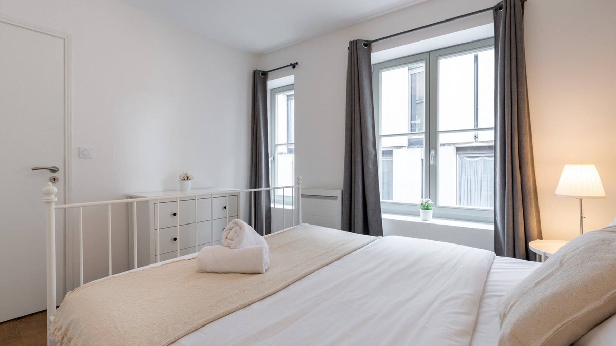 Old Lille Apartment | 3 BR house with courtyard, the heart of Old Lille
