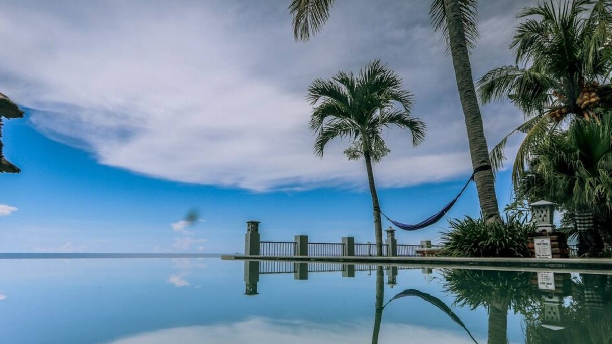 Bukti Villa | 3 BR luxury beachfront with private pool