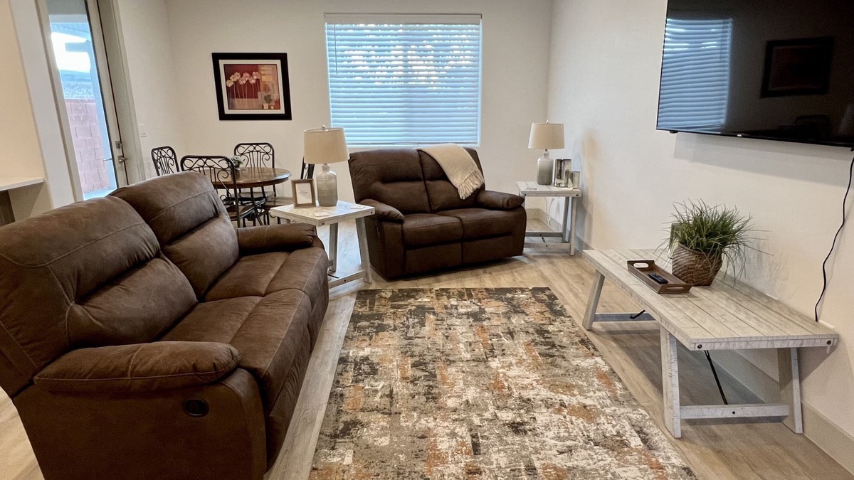 Washington County House | 3 BR Townhouse w/View/Private Patio in Santa Clara/Heated Pool/EV Friendly