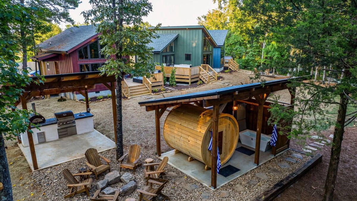 Baxter Cabin | 3 Cabins w/Sauna, Hot Tubs, Pickleball, & Golf!