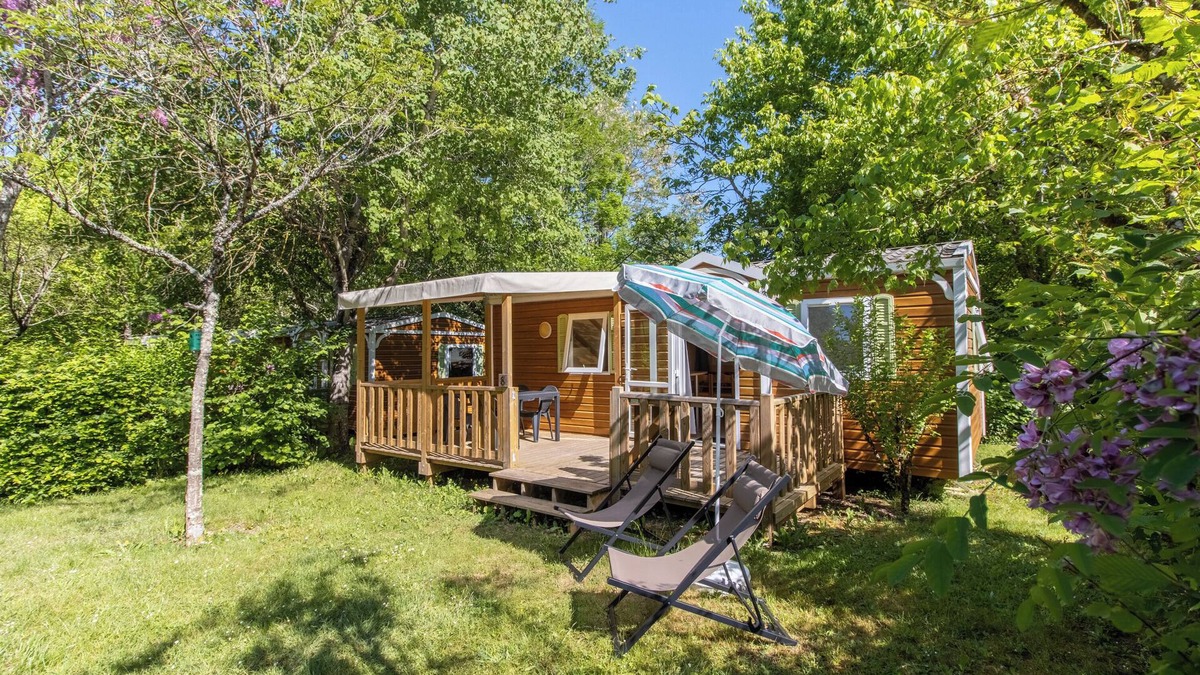 Saint-Martial-de-Nabirat House | 3★ Campsite in Périgord Noir – Mobile Home with Pool, Fishing & Family Activities