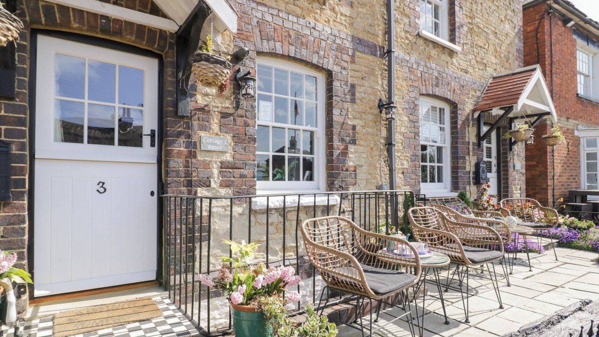 Stoke Bruerne Cottage | 3 Canalside Cottages