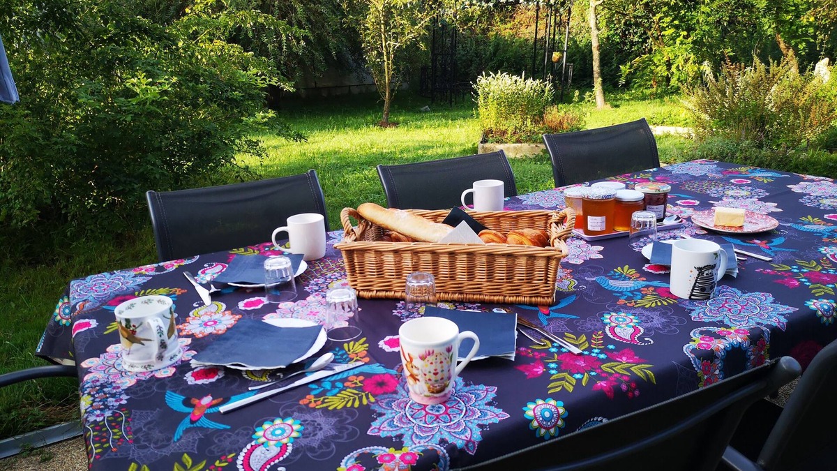 Baignes Bed & Breakfast | 3 Chambres table d'hôtes in the countryside le nid qui danse near Vesoul 8 to 11 pers.