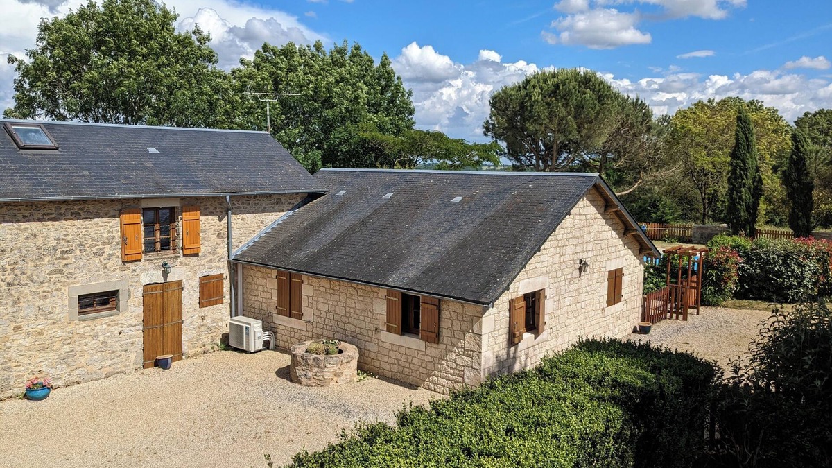 Saint-Georges-de-Noisne Cottage | 3 Charming Gites Sharing Beautiful Pool, Gardens & Games Room Ideal for Families