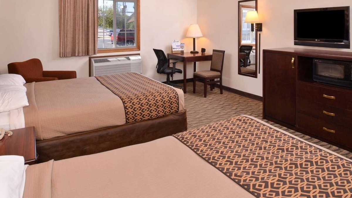 Atlantic Hotel | 3 Comfortable Rooms Near Iowa Western College w/Complimentary Breakfast