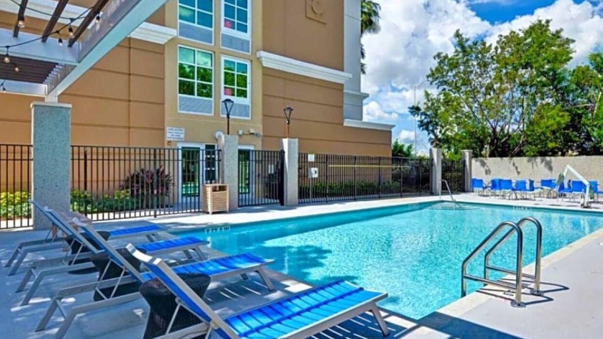Miramar Hotel | 3 Convenient Studios | Pool, Kitchen, Pet-Friendly | Near Miami & Hard Rock