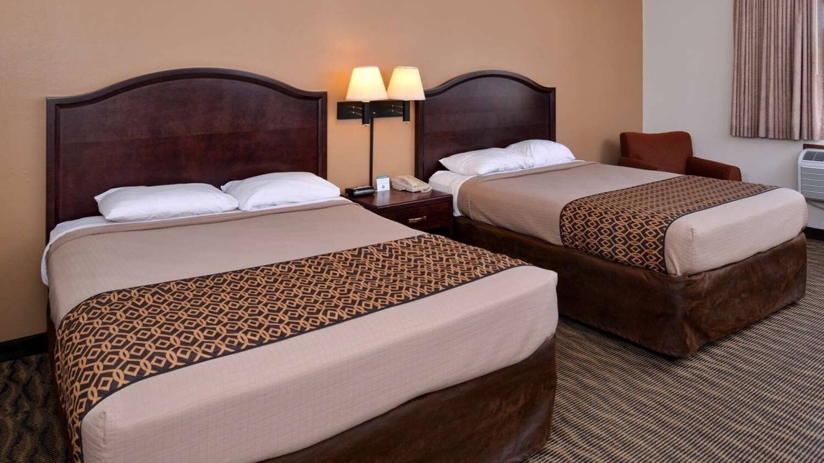 Atlantic Hotel | 3 Cozy Rooms w/Free Breakfast & Pet-Friendly Policy – Perfect for Quick Stays