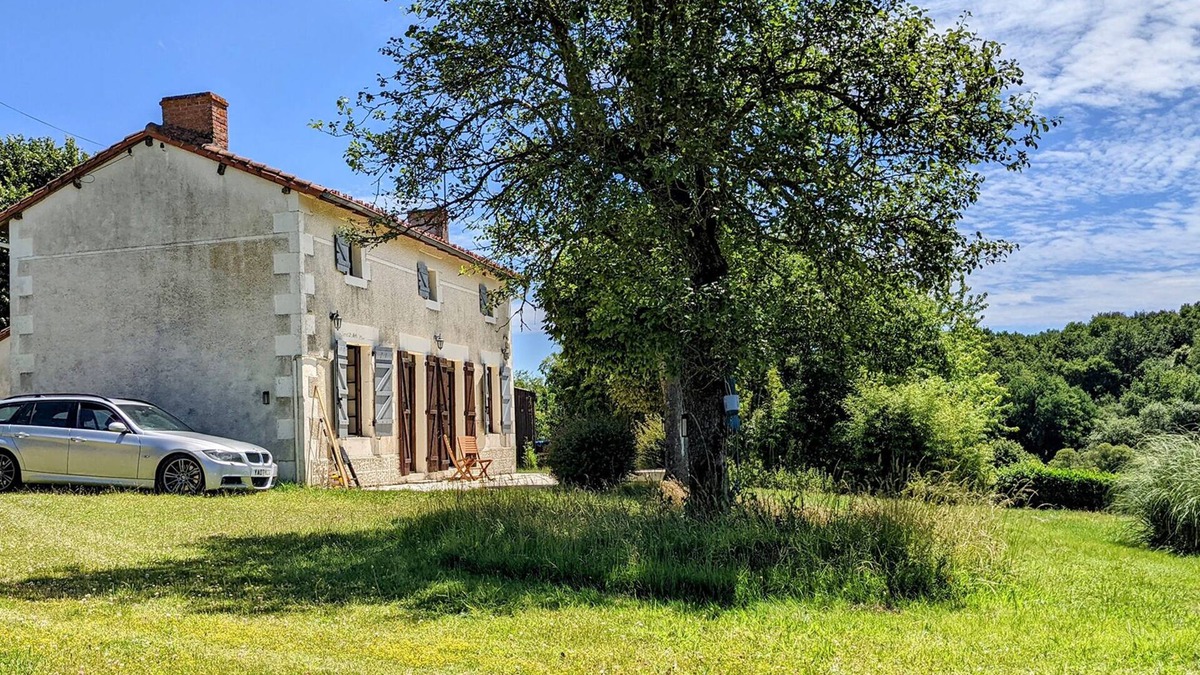 Charroux House | 3 double bed house - unspoilt valley views & 10 minutes walk to town