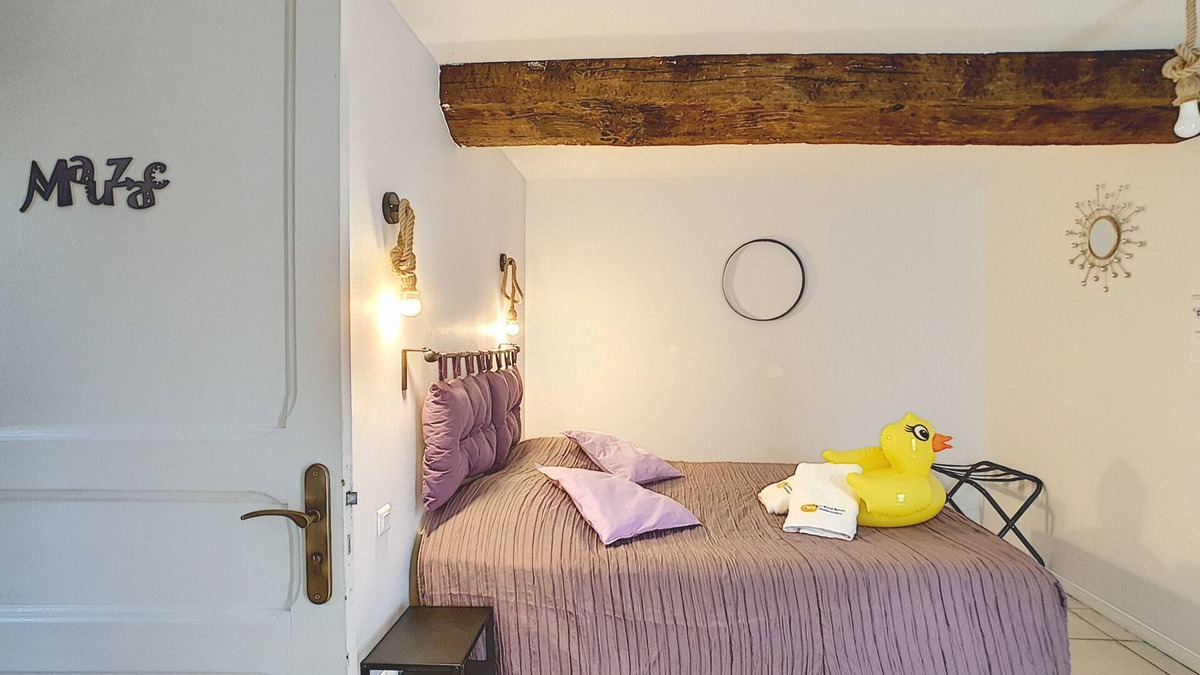 Castelnaudary House | 3* gite on the banks of the Canal du Midi, private parking and enclosed grounds