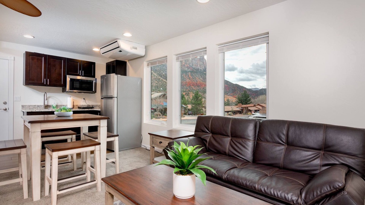 Zion National Park South Entrance Apartment | #3 GREAT LOCATION, Zion National Park entrance as close as you can get!