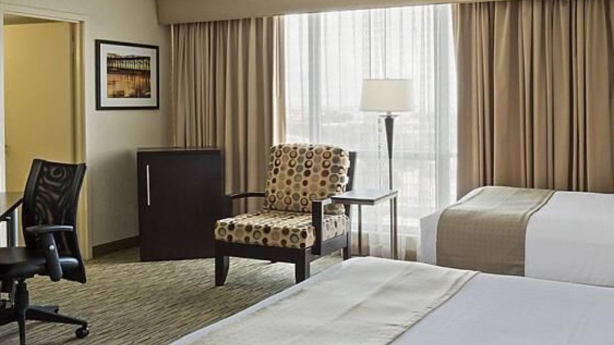 Miami Springs Hotel | 3 Great Units Fit for Families! On-site Pool, Near Melreese Golf Course!