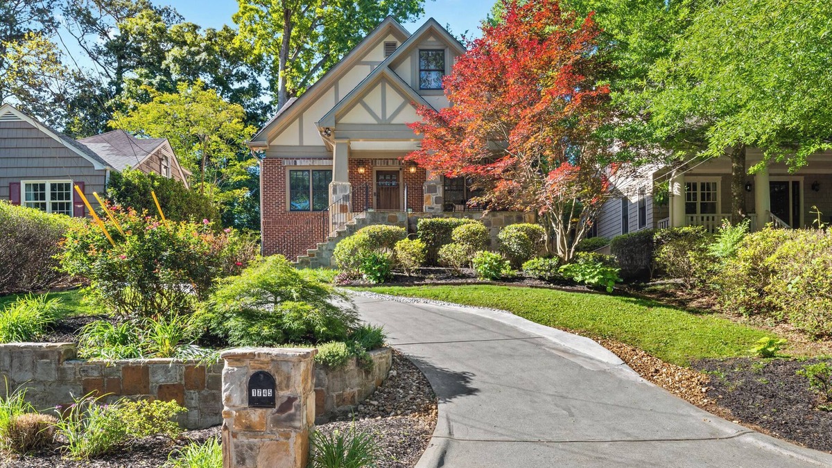East Side House | 3 Homes in 1 - Huge Estate near Atlanta — Sleeps 16