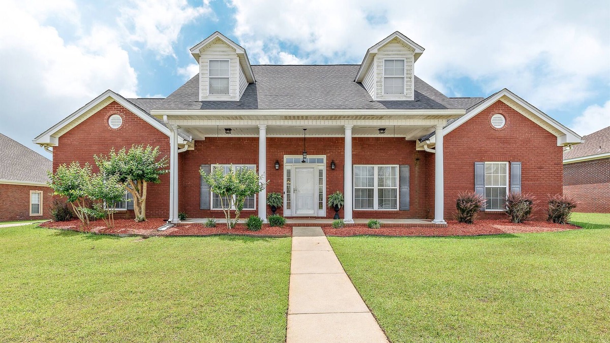 Enterprise House | 3 KING beds I Sleeps 14 I Mins to FT Rucker