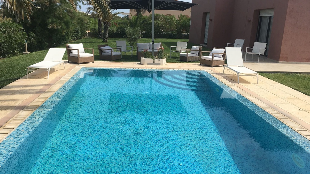 La Marsa Villa | 3 Kingsize bedrooms with beautiful garden and swimming pool on a golf course