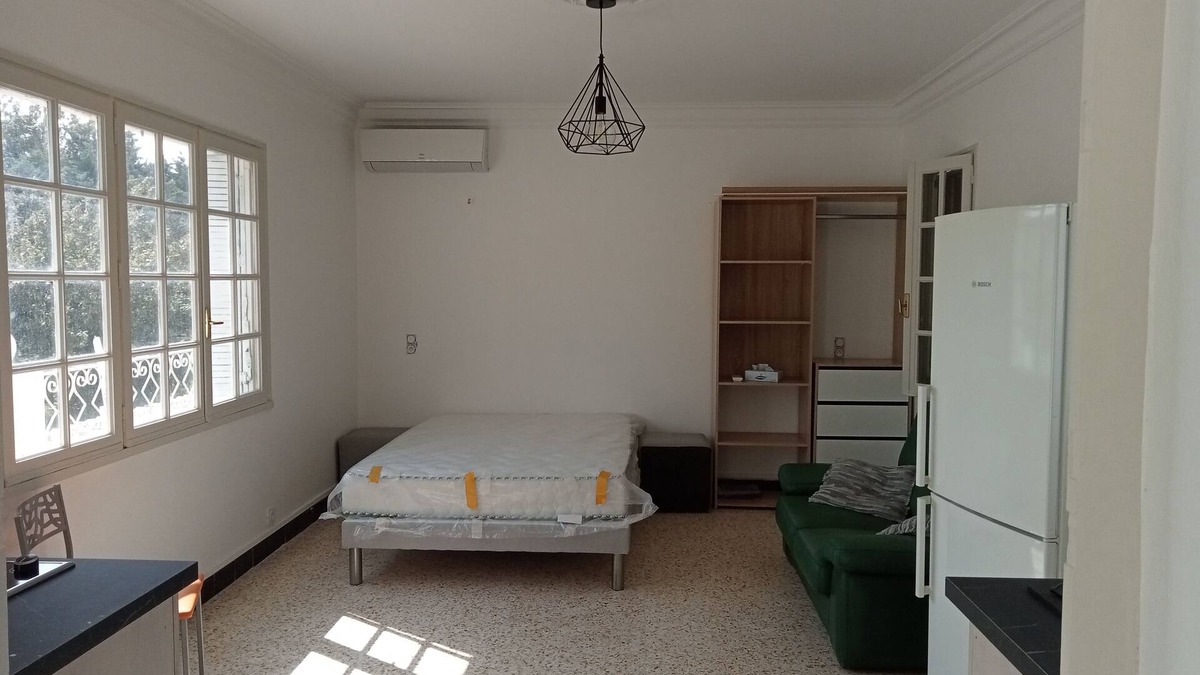 Le Pontet Apartment | 3 kms from Avignon, quiet 40 m² studio, ideal for 2 people