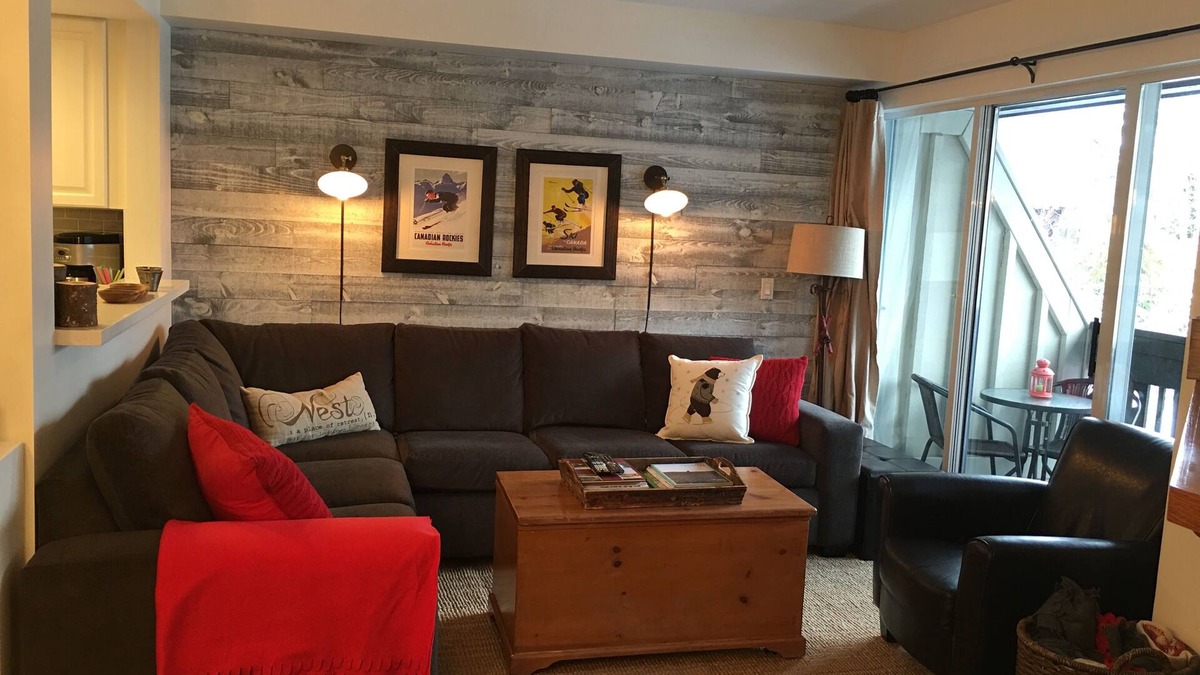 Village North House | 3 Level/2 BR Townhouse,Private Hot Tub, Great Location, Sleeps 6
