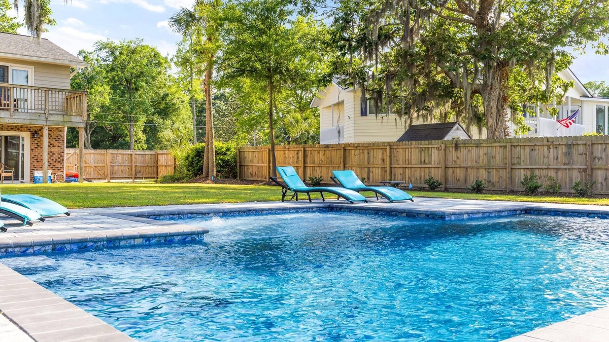 Socastee House | 3 Level Home on Waterway w/Heated Pool & Hot tub