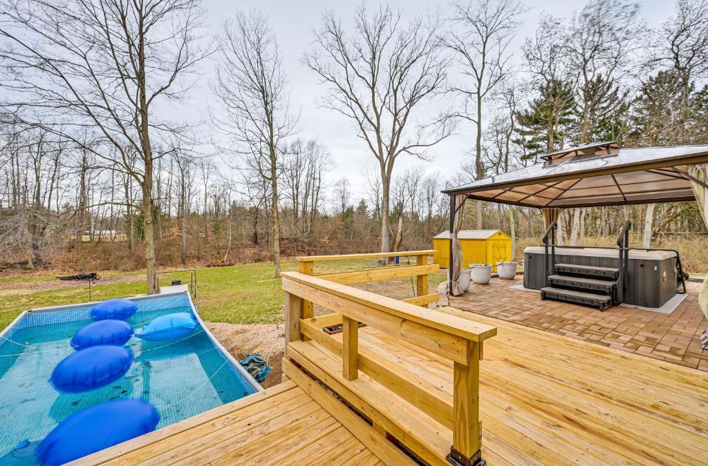 South Haven House | 3 Mi to Dtwn Family-Friendly Home in South Haven!