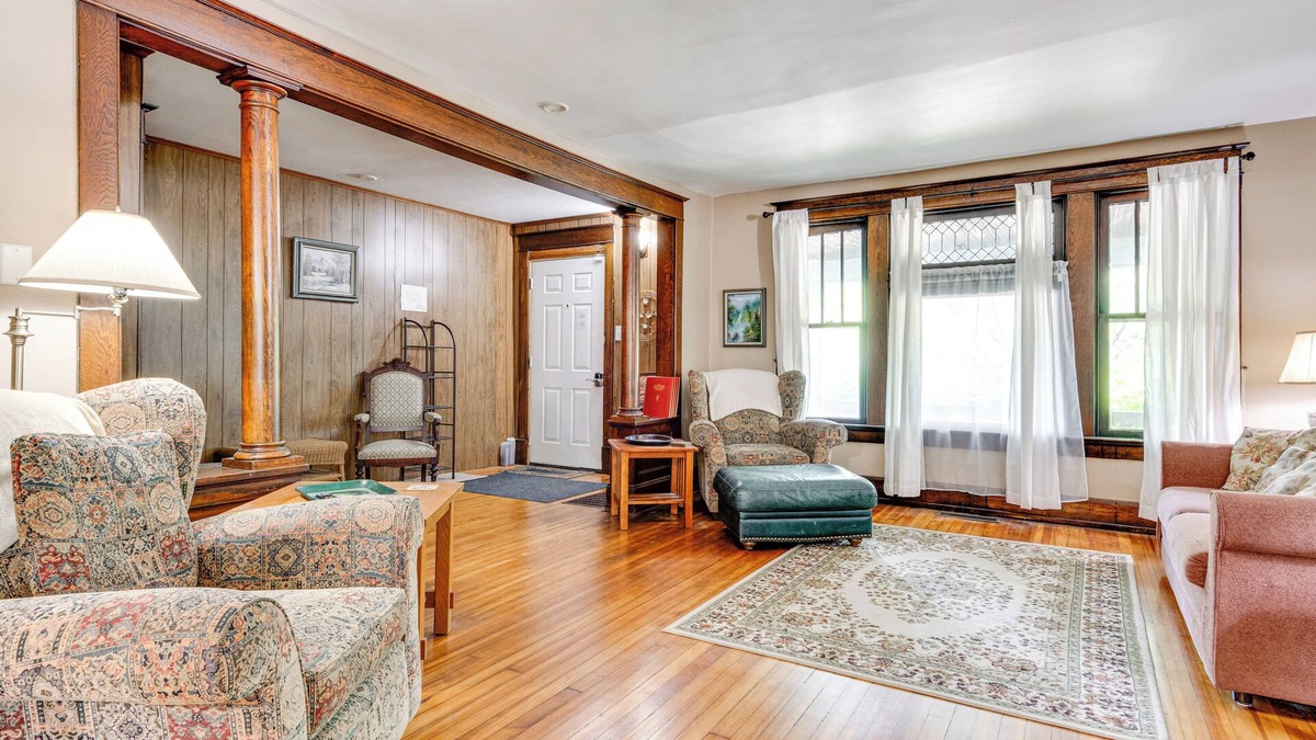 Windsor Park Apartment | 3 Mi to Dtwn Indy: 20th-century Apt w/Fenced Yard