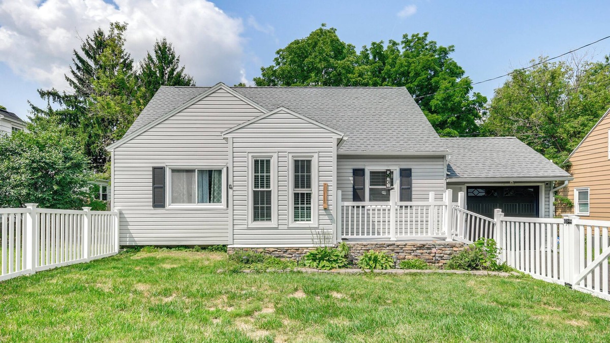 Syracuse House | 3 Mi to Dtwn Syracuse: Home w/Fenced Yard!