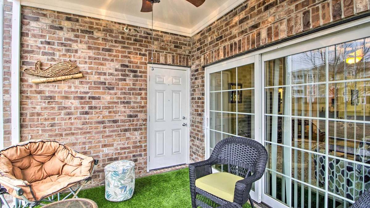Central Myrtle Beach Apartment | 3 Mi to Ocean: Myrtle Beach Condo w/Pool Access!