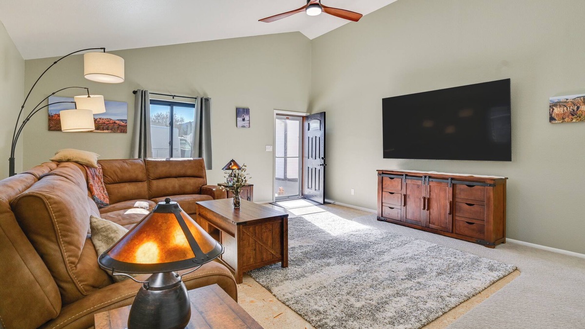 Williams House | 3 Mi to The Polar Express: Williams Home w/Grill!