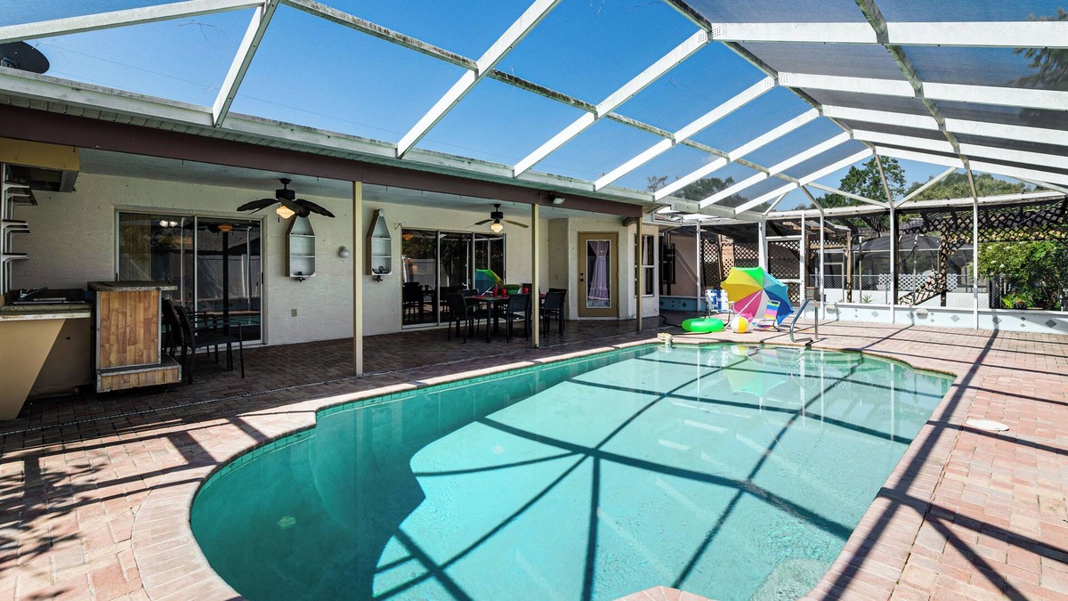 Spring Hill House | 3 Mi to Weeki Wachee Springs SP: Poolside Oasis!