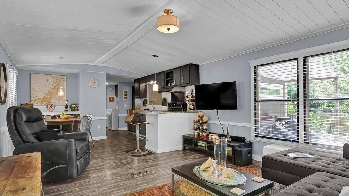 Hampstead House | 3 Miles from Surf City Beaches & Pet Friendly
