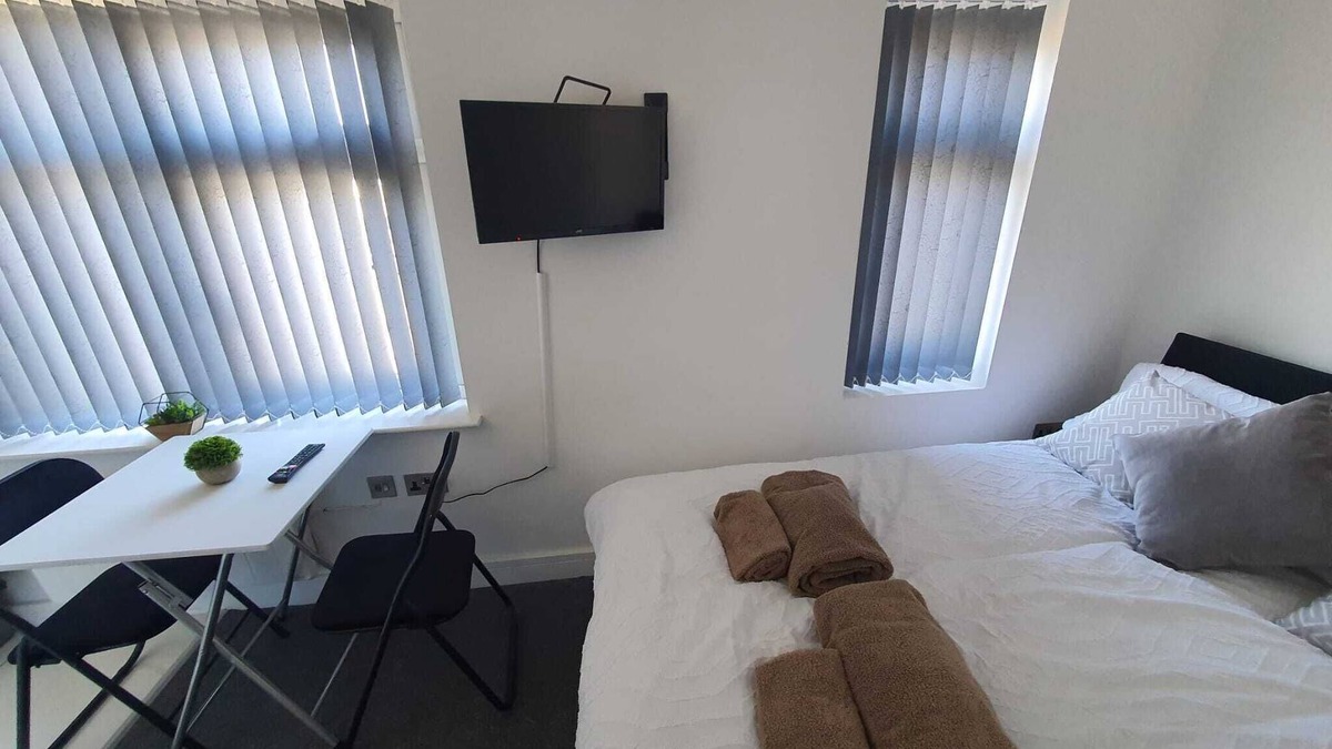 Yeading Apartment | 3 miles Ruislip - 1 mile Southall - 3 miles Northolt - B