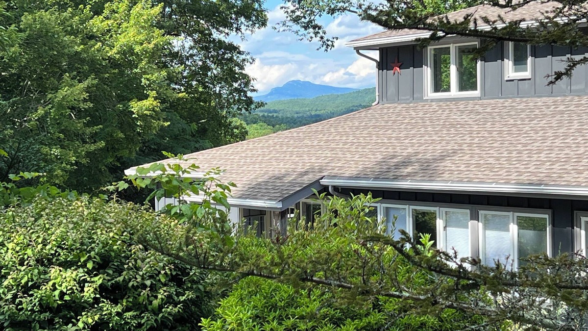 Linville Falls House | 3-min to Linville Falls. Beautiful home-3 BDRMs on 13 acres. Best breakfast.