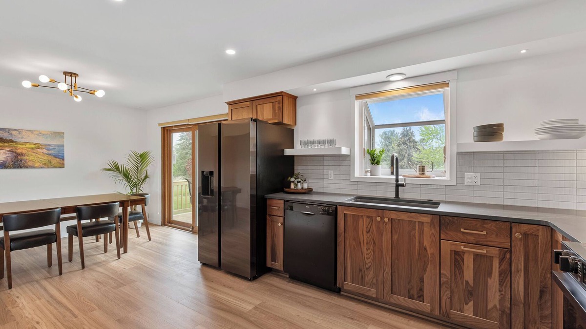 Plymouth House | 3 Min to Road America, outdoor deck, grill, & fire table