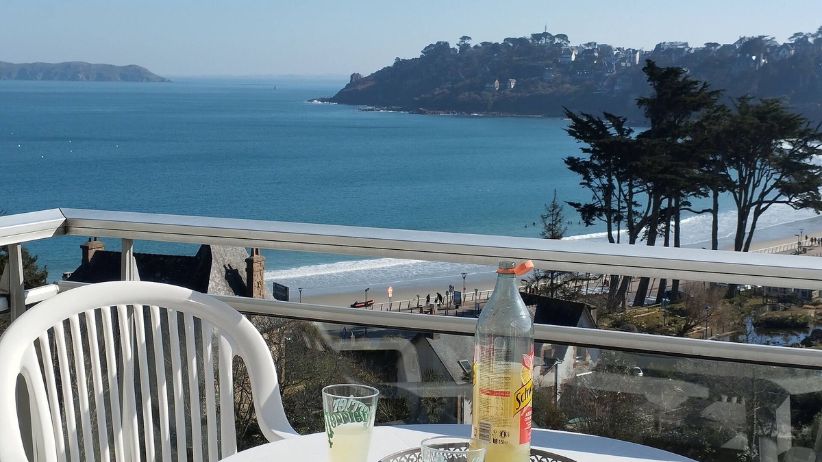Perros-Guirec Apartment | 3 minutes from the beach, GRD STANDING apartment, veranda, terrace, parking